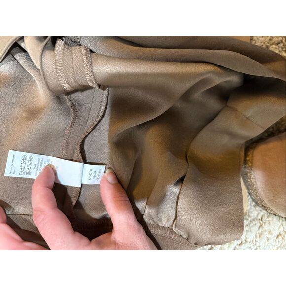 Spanx Carefree Crepe Pleated Shorts in Cedar (Brown) EUC Size XL - Picture 6 of 6